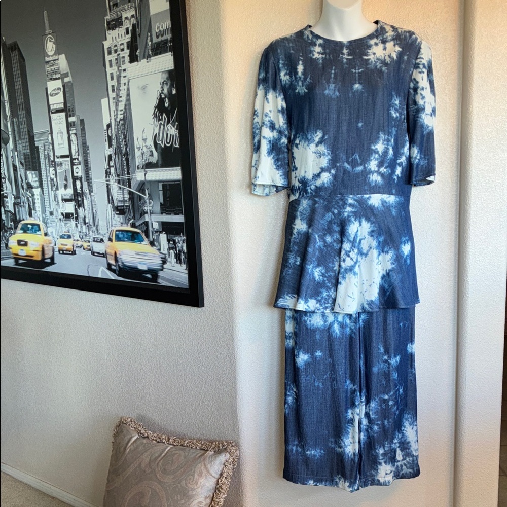 Blue Tie-Dye Set: Peplum Top & Wide Leg Capri Pants. M - Picture 3 of 17
